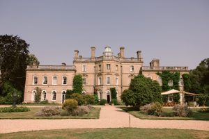 best wedding venues in Hampshire for beautiful wedding photos | Pylewell Park
